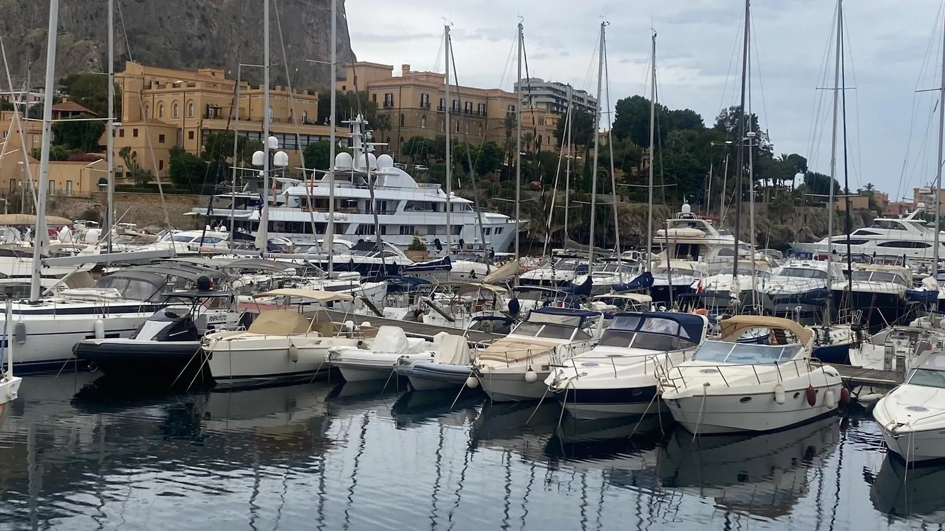 Lägenhet Case Vacanza Oreto Palermo